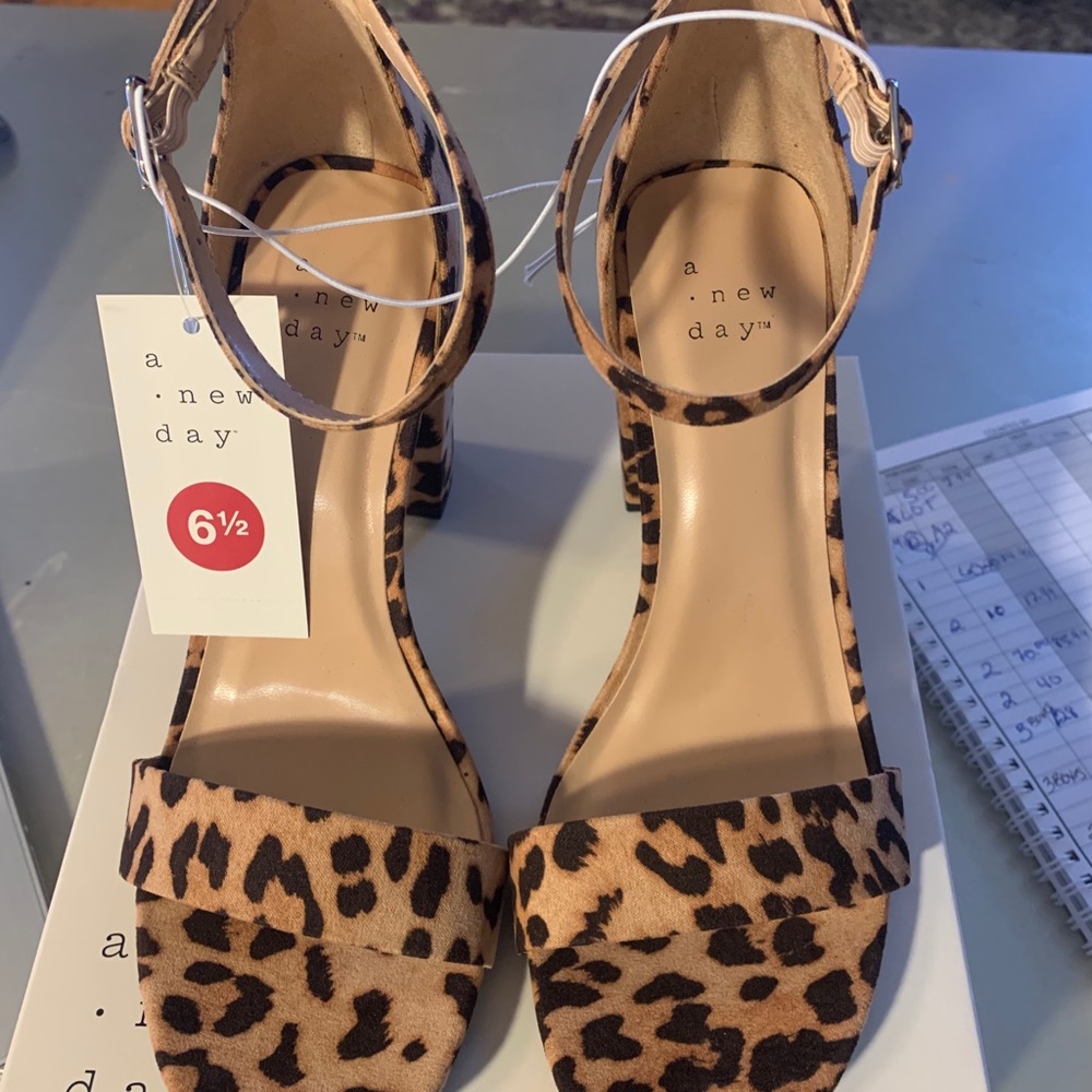 Leopard Open Toe Heel. - Picture 2 of 4